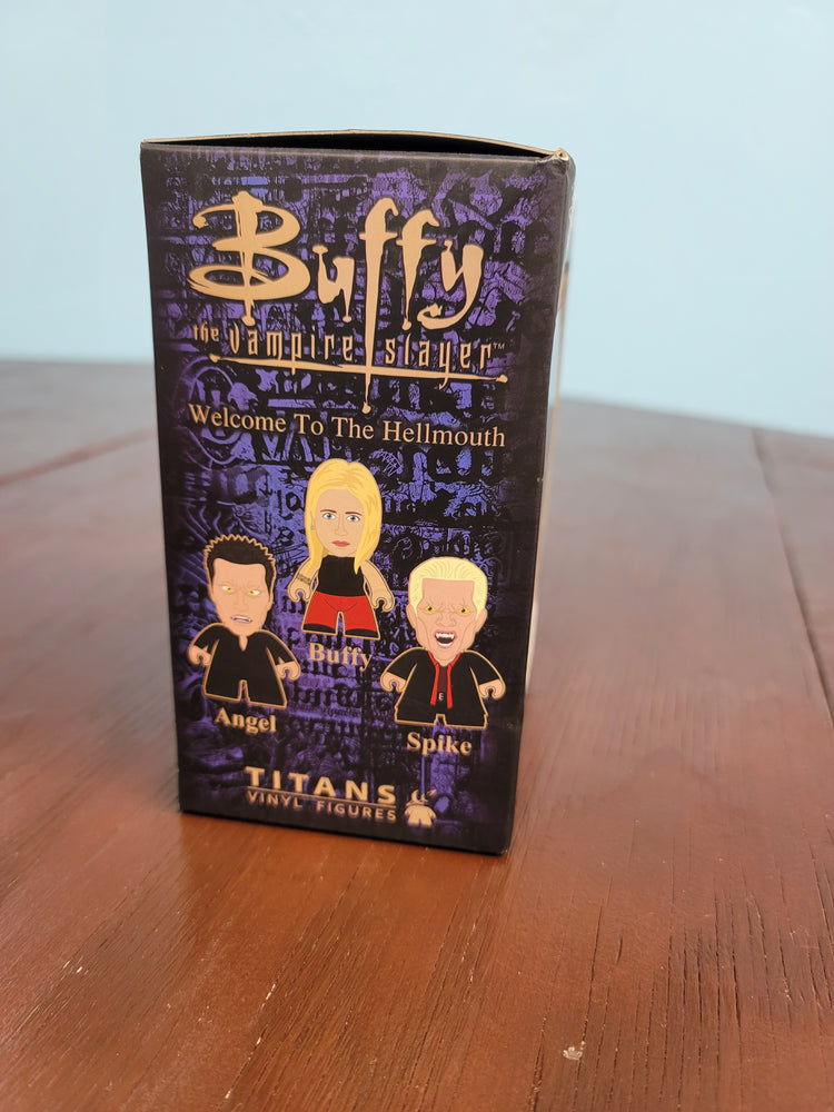 Buffy the Vampire Slayer 4.5" Spike Titan Vinyl Figure (Horror Block Exclusive) - White